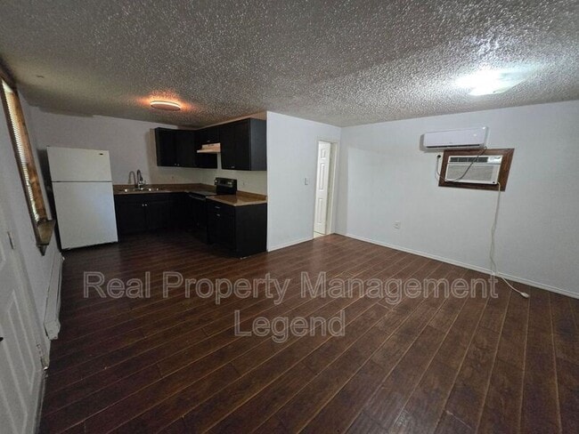 Photo - 933 Gillham Rd