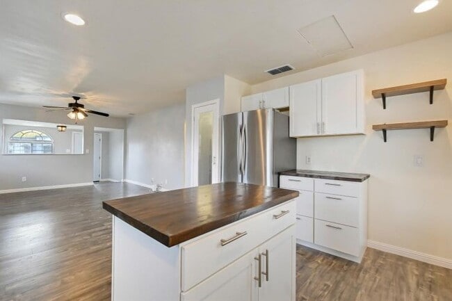 Photo - 328 Percy Ave