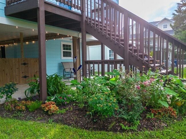 Photo - 120 W 8th St