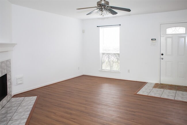 Photo - 8910 Sage Pl Dr