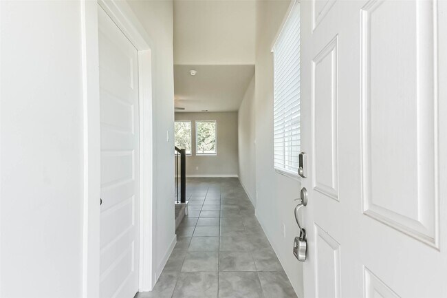 Photo - 5723 Madden Ln