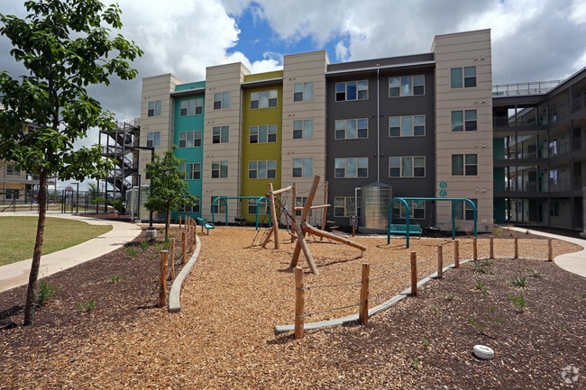 Lakeline Station Apartments