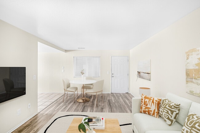 Photo - 1005 E Ave R Apartamento Unidad #8