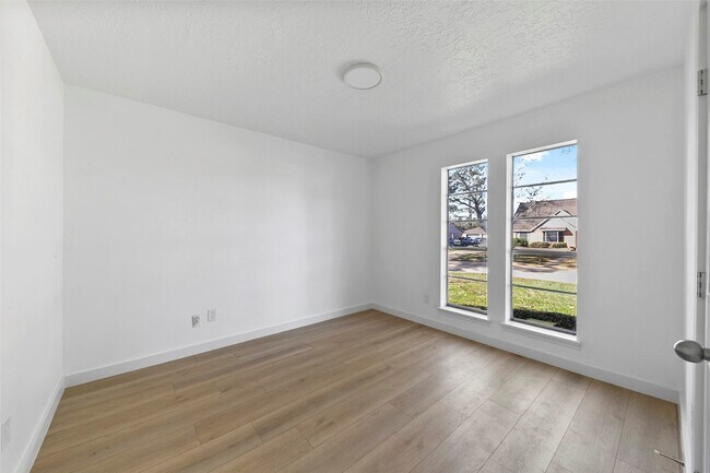 Photo - 2042 Lexington Woods Dr