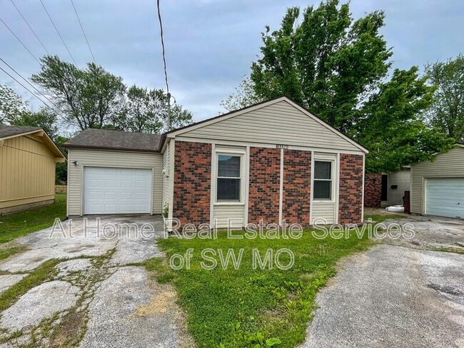 Building Photo - 3356 E Whiteside St