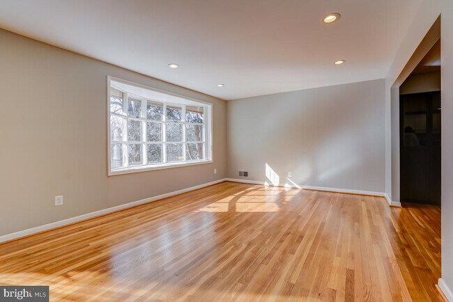 Photo - 6417 Earlham Dr