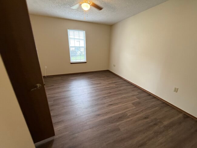 55+ Autumnwood Point Apartments