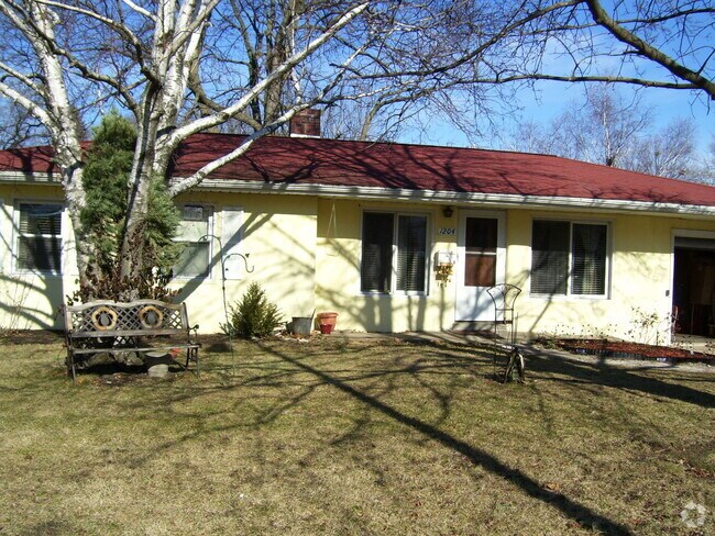 Building Photo - 3 Bedroom with basement! Rental
