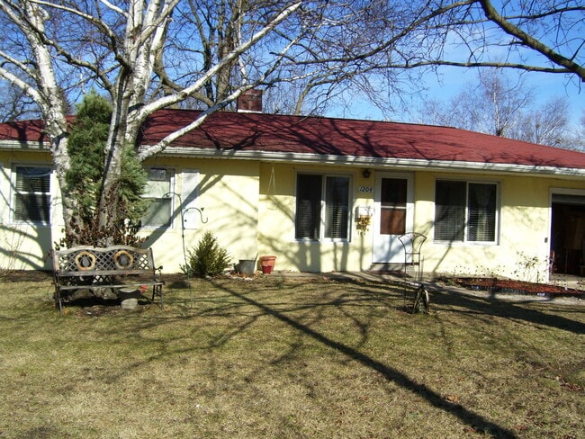3 Bedroom with basement! - 3 Bedroom with basement! House