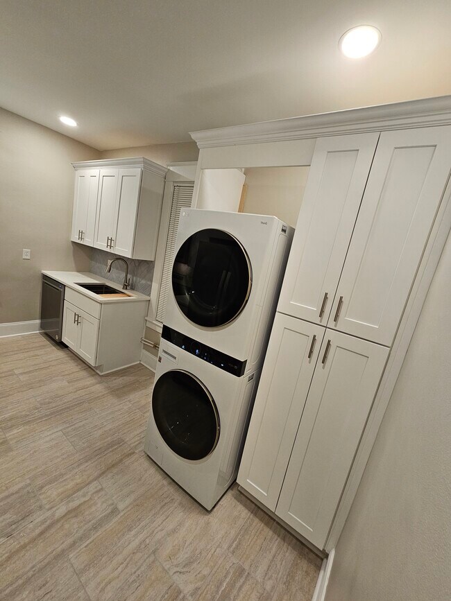 Photo - 815 Maury Ave Unit B