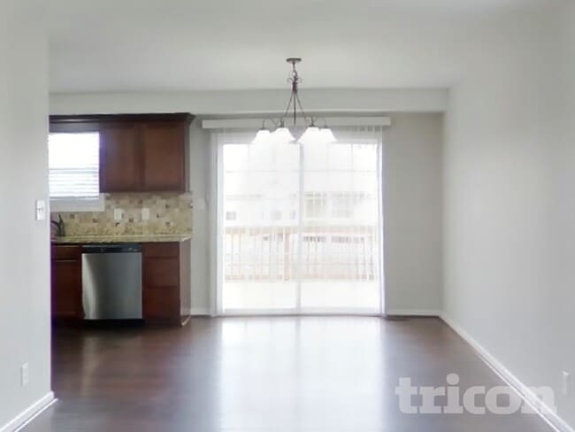 Photo - 1073 Castlerock Dr