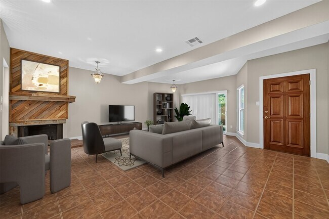 Building Photo - 12625 Memorial Dr Unit 17 Rental