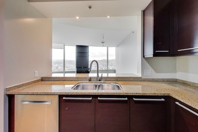 Photo - Luxury High-Rise Living | Stunning Bay Bridge Views from the 31st Floor