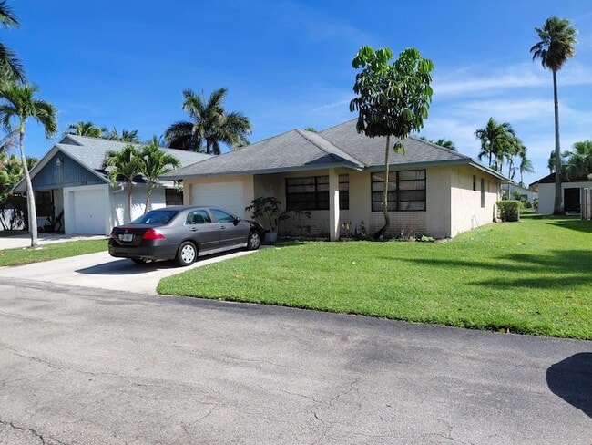 Building Photo - 1322 Pines Ln