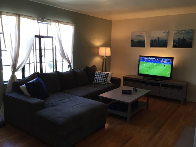 Living Room - 170 N. Rose Blvd Unit Apt. #3