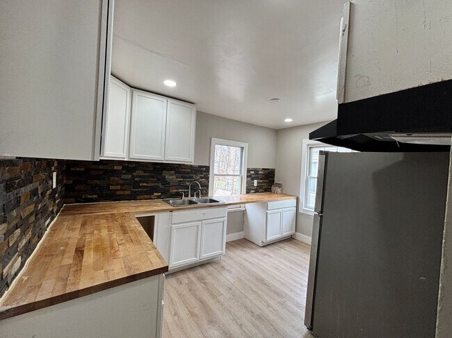 Photo - 20245 Archdale St