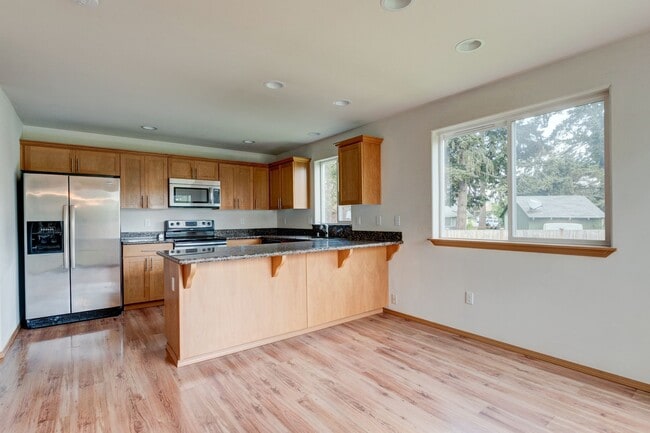 Photo - 3 Bedroom 2.5 Bath with 3 Car Garage