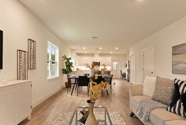 149 N Ring Ave