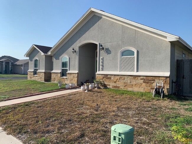 Updated 2015 home in Flour Bluff school di... - Updated 2015 home in Flour Bluff school di...