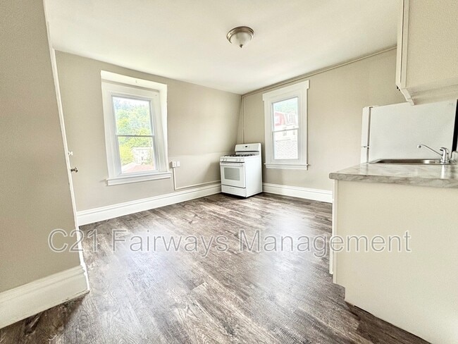 Photo - 352 2nd St