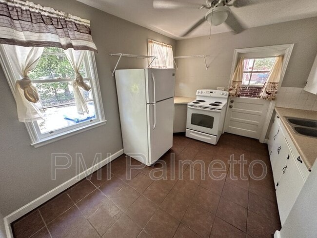 Photo - 1719 Burnham St