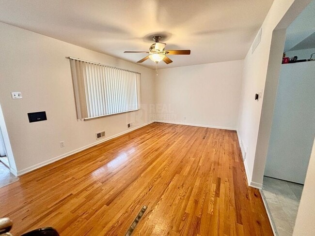 Photo - 5721 Everett St