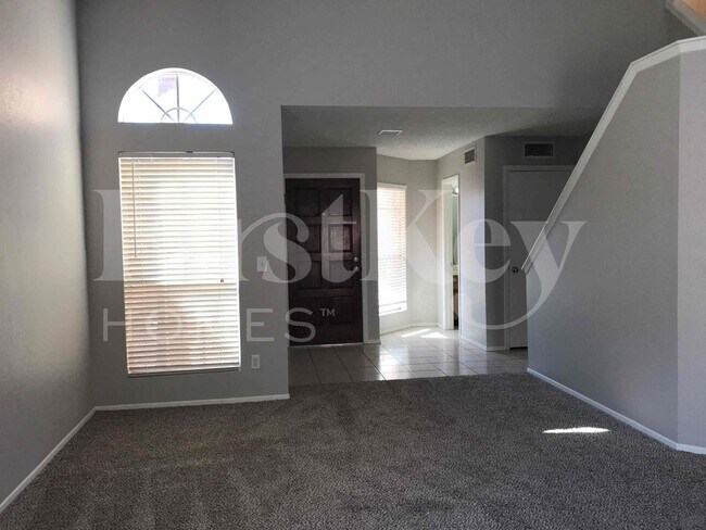 526 E Topeka Dr