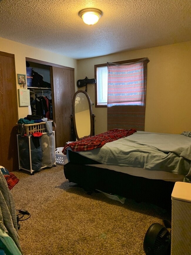 Photo - Water/Sewer/Trash Included - Large Two Bedroom One Bath In North Loveland! Easy Access to HWY 287!