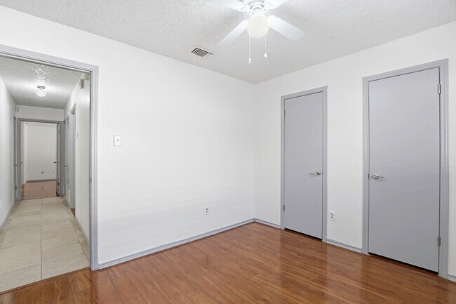 Photo - 6315 Forest Village