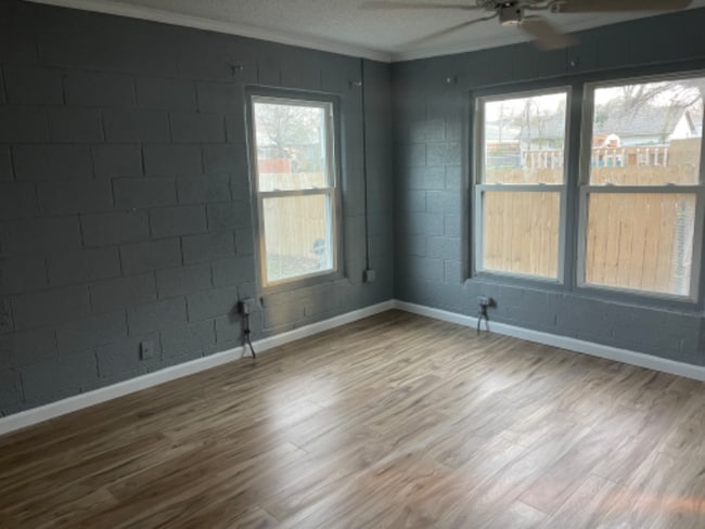 Building Photo - 3217 James Ave