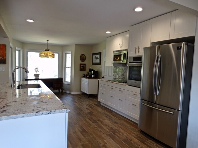 Photo - 300 Central Dr