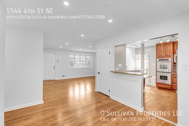 Photo - 5544 4th St NE