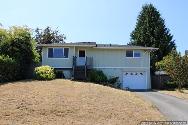 Building Photo - Charming Split-level Home in North Tacoma