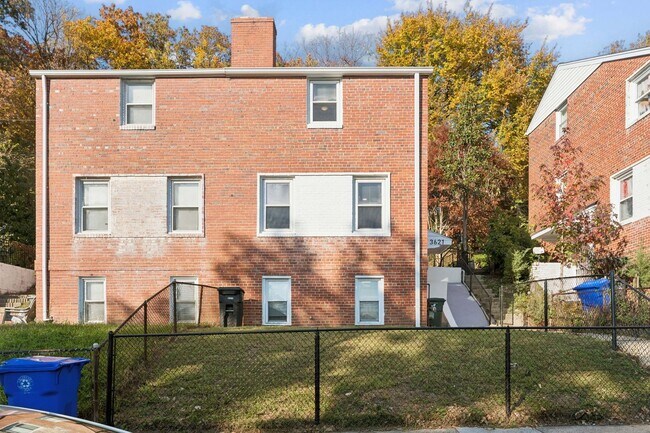 Building Photo - Charming and inviting two-bedroom home in ...