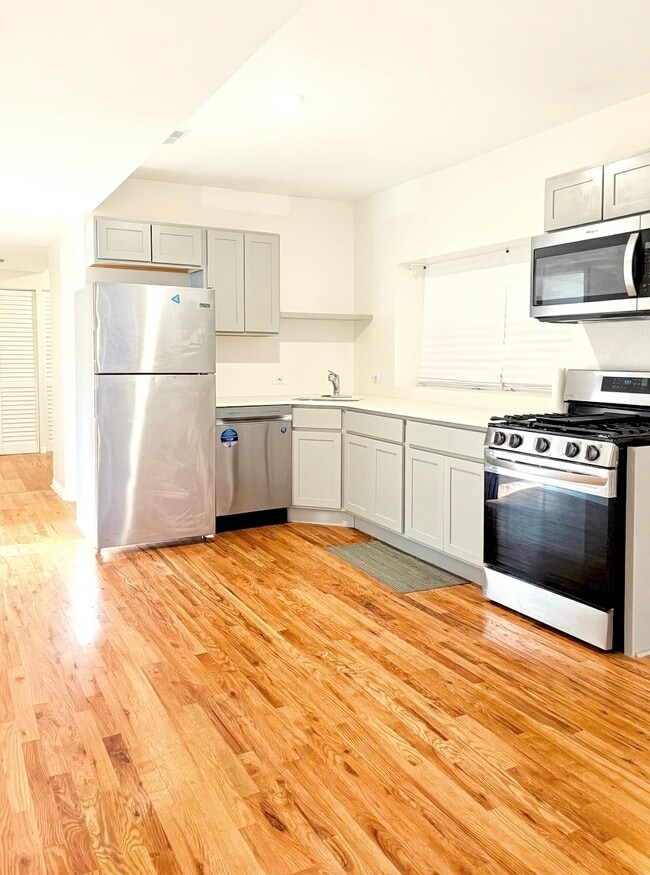 Building Photo - 1637 W 18th St Unit 1R
