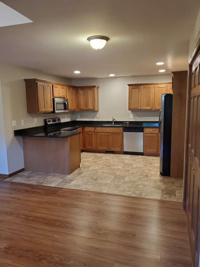 Photo - 566 Meadow Oak Cir