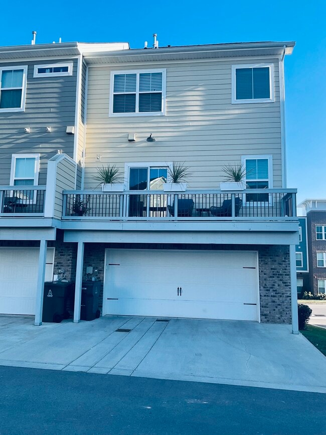 Garage - 3338 Tasker Dr