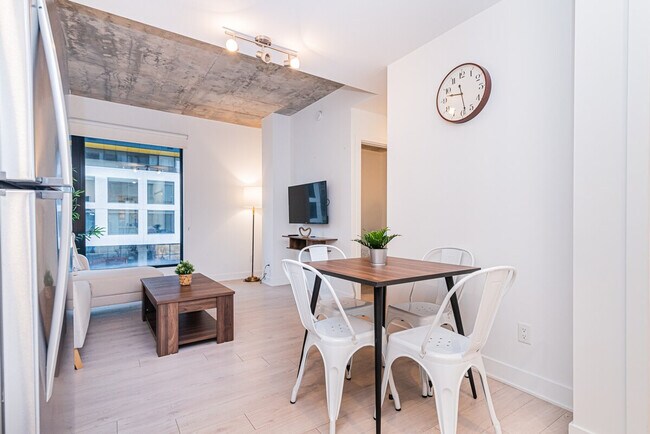 Photo - 13 Rue Saint-Urbain Unit ID1261804P