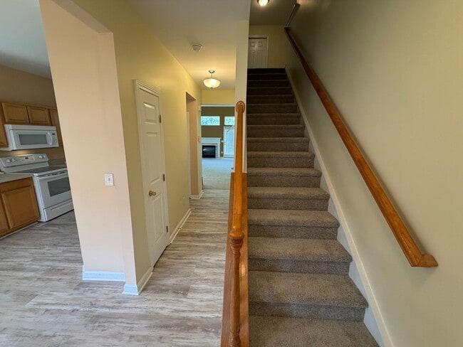 Photo - 232 Hadley Commons Dr