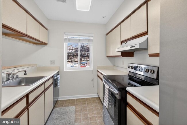 Photo - 4950 Columbia Rd Unit 3