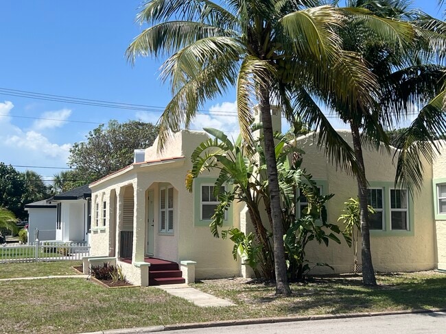 Front Flagler - 5915 N Flagler Dr