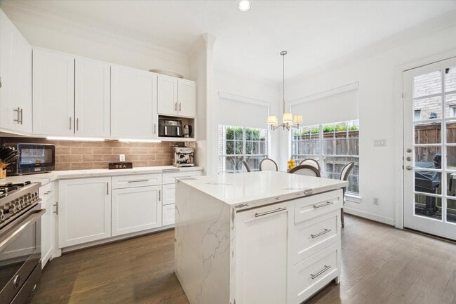 Photo - 2842 Briarhurst Park