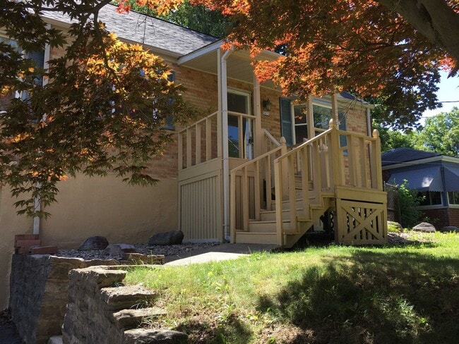 Building Photo - 3 Bedroom 1 Bathroom with 4th bonus bedroom in basement Single Family House