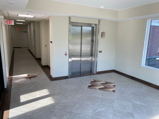 Photo - 1040 Como Ave SE