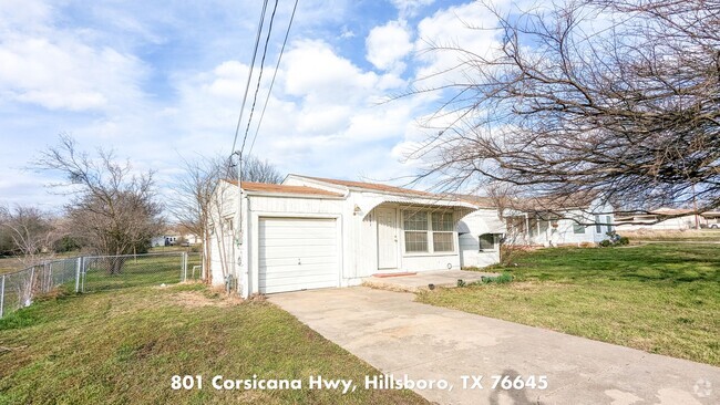 Building Photo - Cute House with Huge Yard and Private Parking