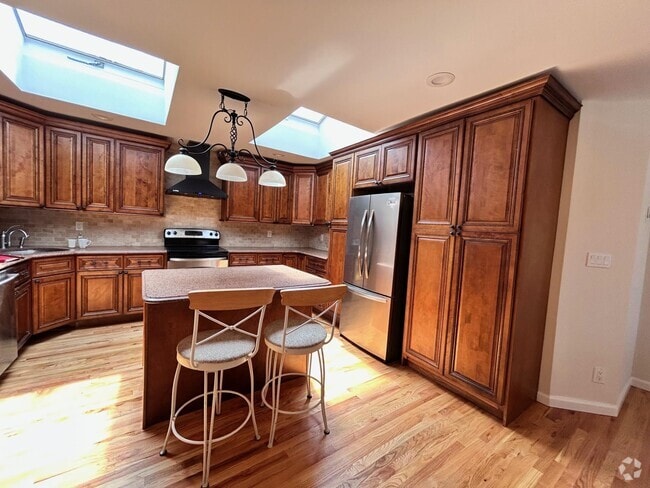 Building Photo - 1380 Bellmore Ave Rental