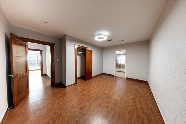 Photo - 1229 W 21st St