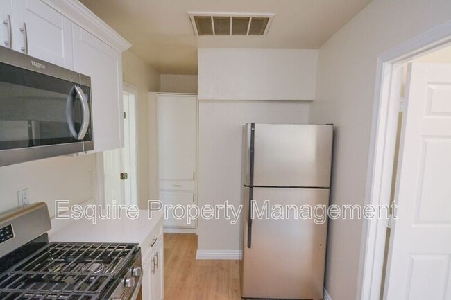 Photo - 2177 James Ave