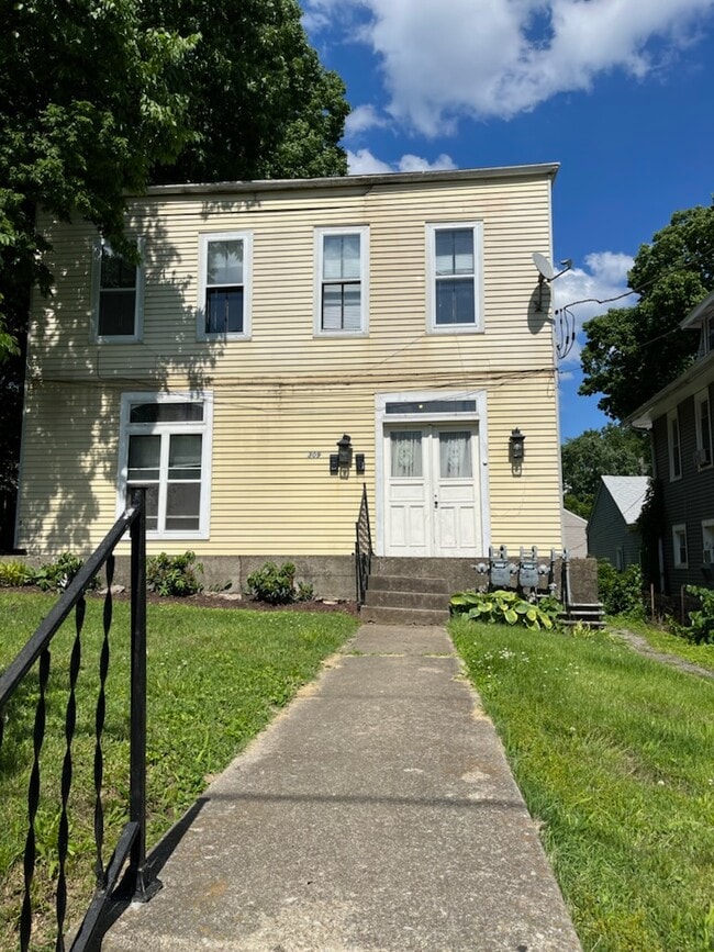 Building Photo - 309 Crescent Ct Unit Apt 2