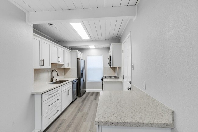 Photo - 1167 Holmes Ct